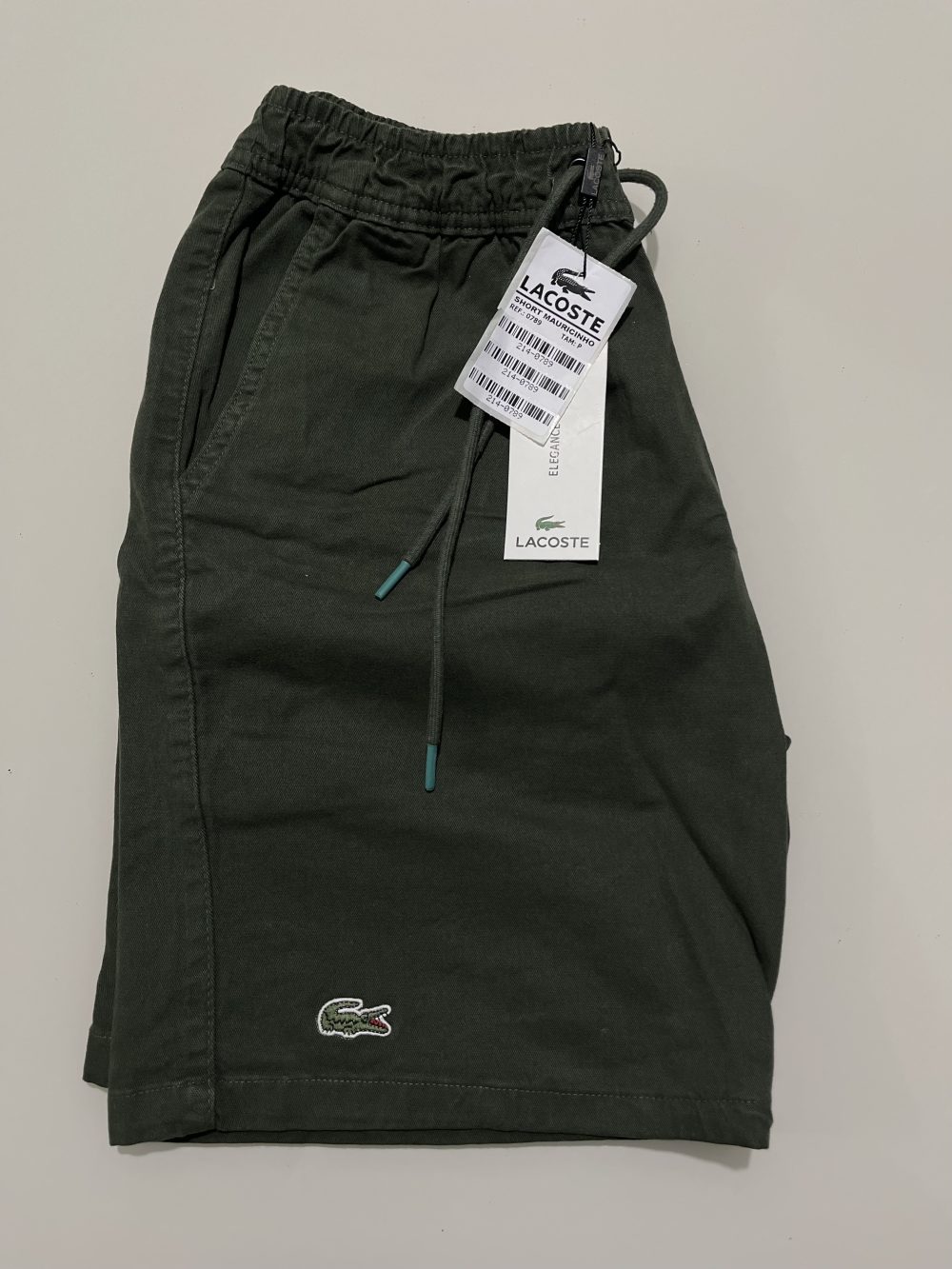 SHORTS SARJA LACOSTE VERDE MILITAR