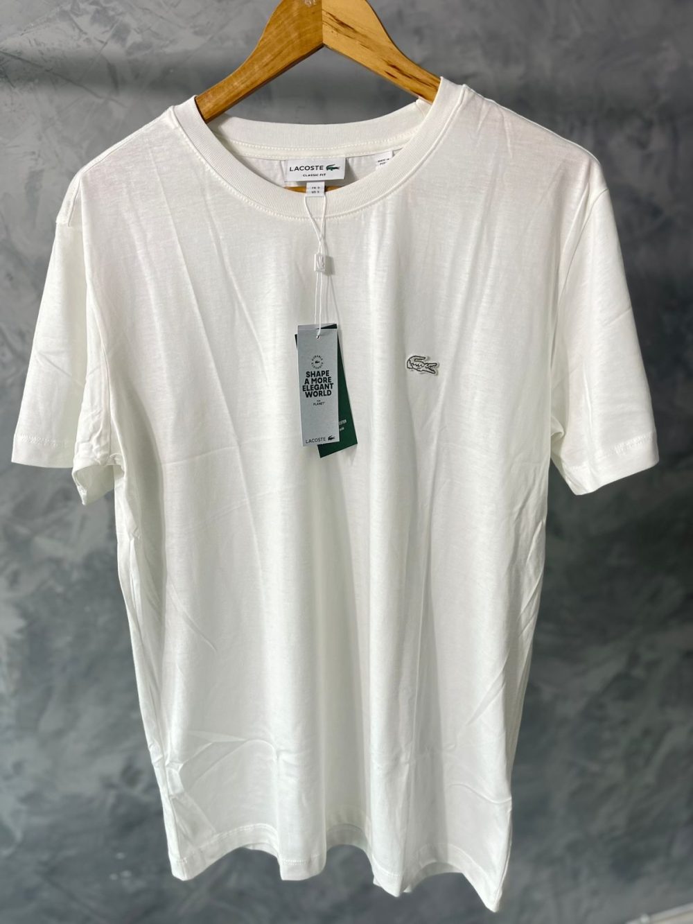 GRIFE ITALIANA LACOSTE BRANCA MONOCROMATICA