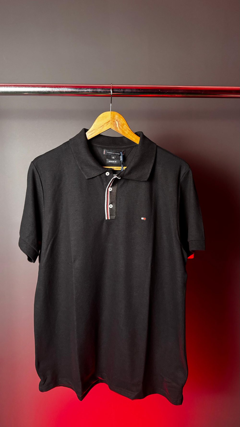 POLO PIQUET TOMMY HILFIGER PRETA