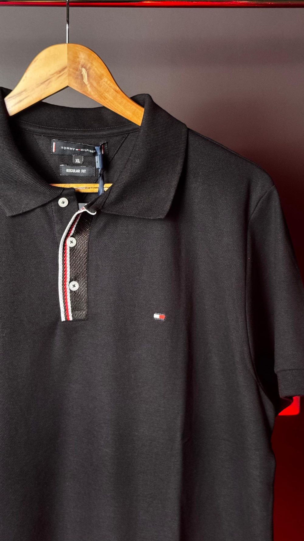 POLO PIQUET TOMMY HILFIGER PRETA - Image 2
