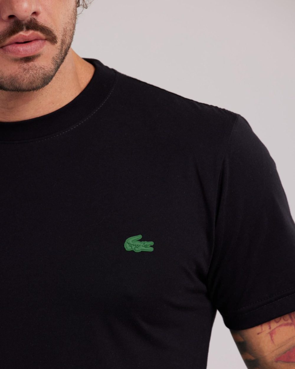 CAMISA LACOSTE PRETA COM DETALHE VERDE