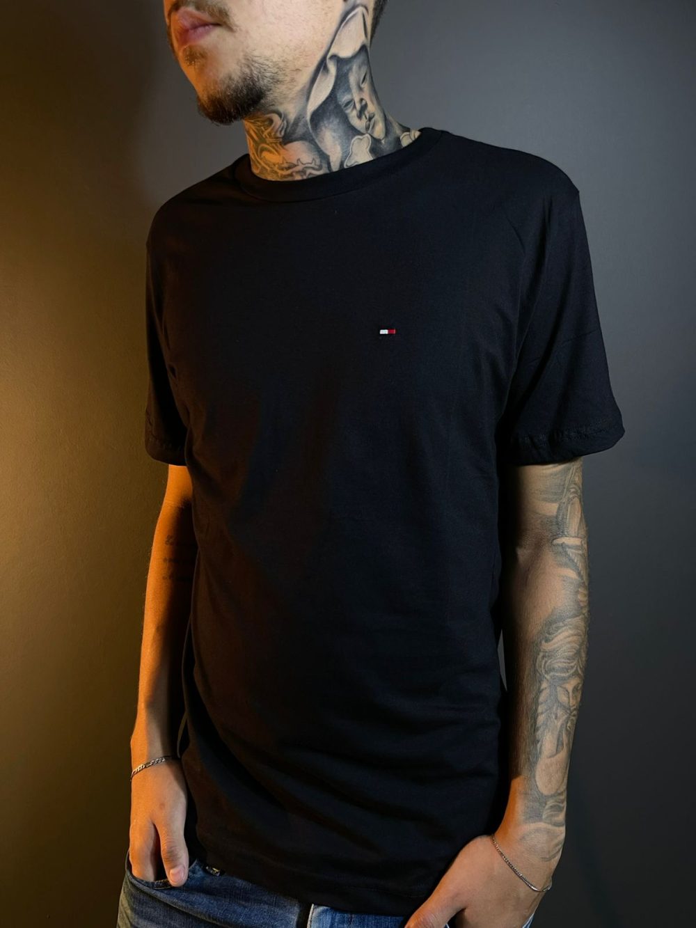 GRIFE ITALIANA TOMMY HILFGER PRETA - Image 2