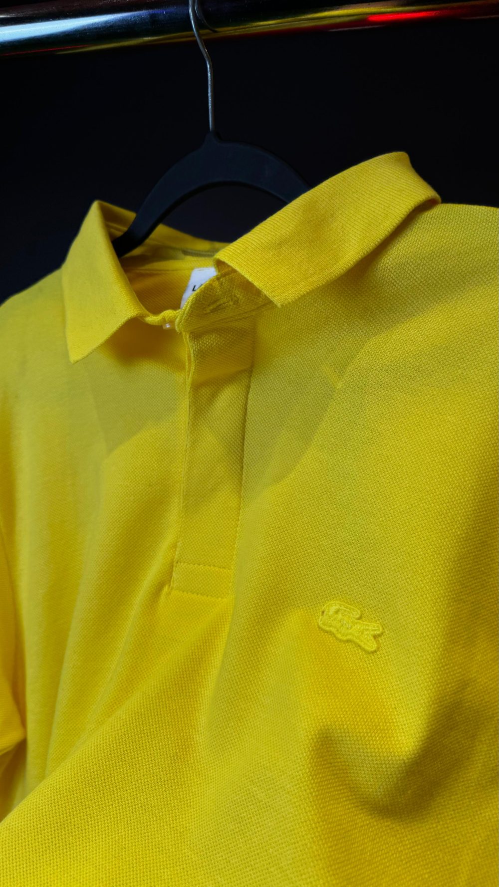 POLO PREMIUM LACOSTE AMARELA - Image 2