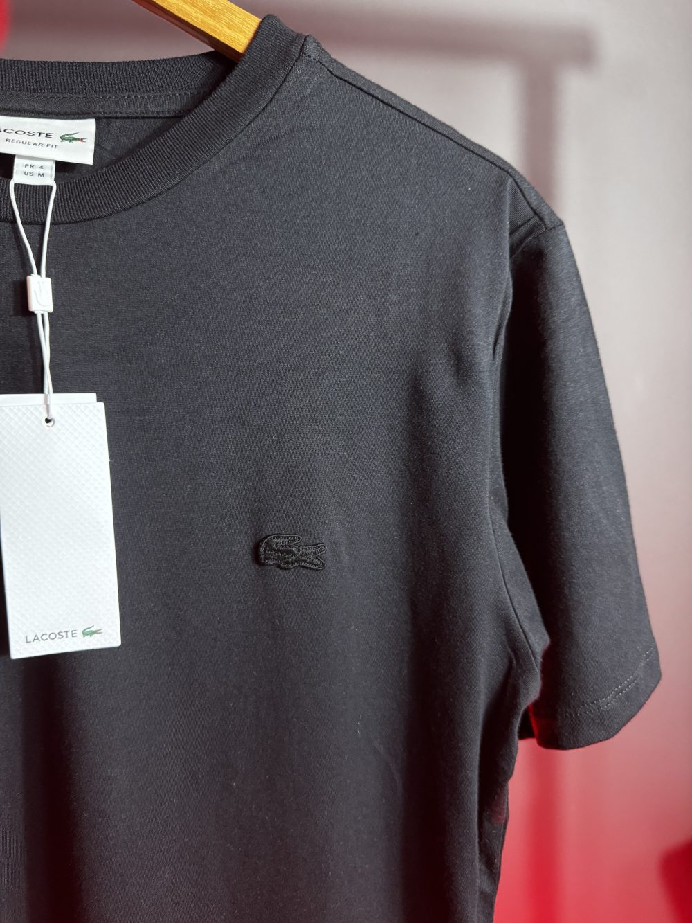 GRIFE ITALIANA LACOSTE MONOCROMÁTICA PRETA