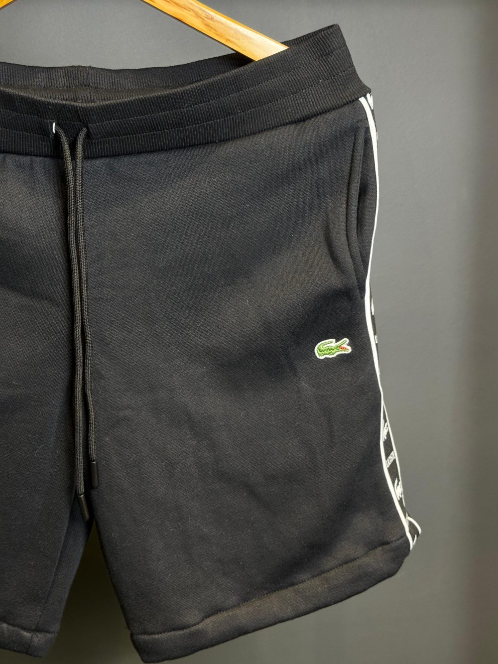 SHORTS LACOSTE VERDE PRETO