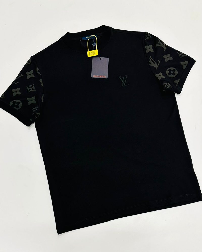 GRIFE CHINESA LOUIS VUITTON (LV) PRETA COM DETALHES NO OMBRO