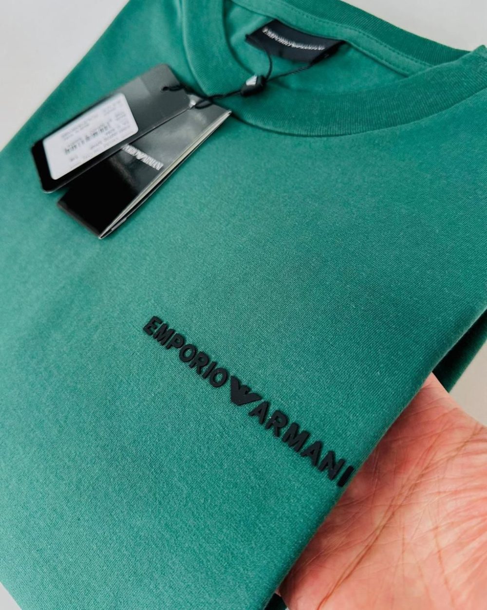 GRIFE ITALIANA ARMANI EXCHANGE EM ALTO RELEVO VERDE - Image 2