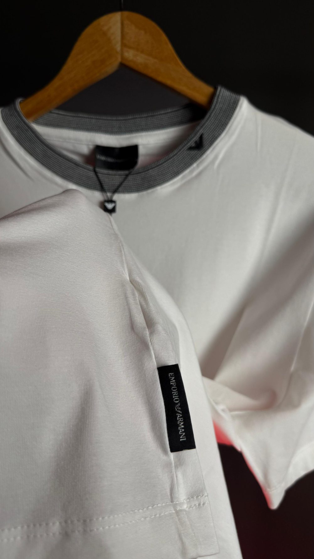 GRIFE ITALIANA ARMANI EXCHANGE BASICA BRANCA - Imagem 3