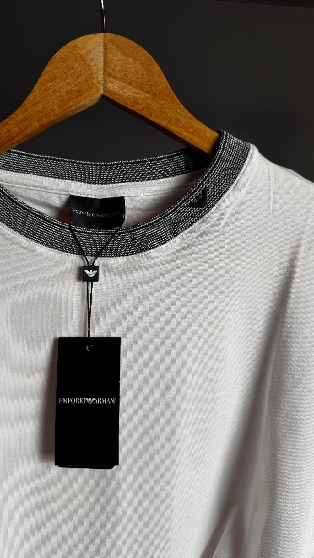 GRIFE ITALIANA ARMANI EXCHANGE BASICA BRANCA - Imagem 2