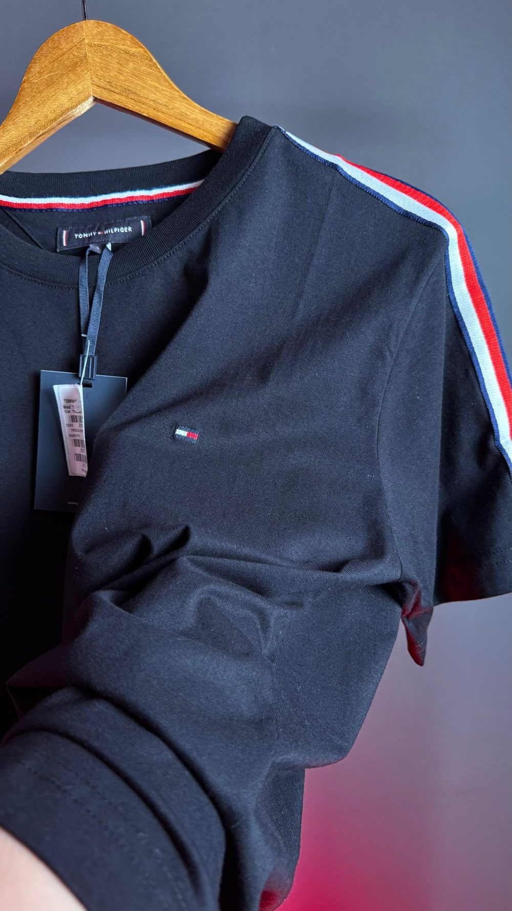 GRIFE ITALIANA TOMMY HILFIGER PRETA - Imagem 3
