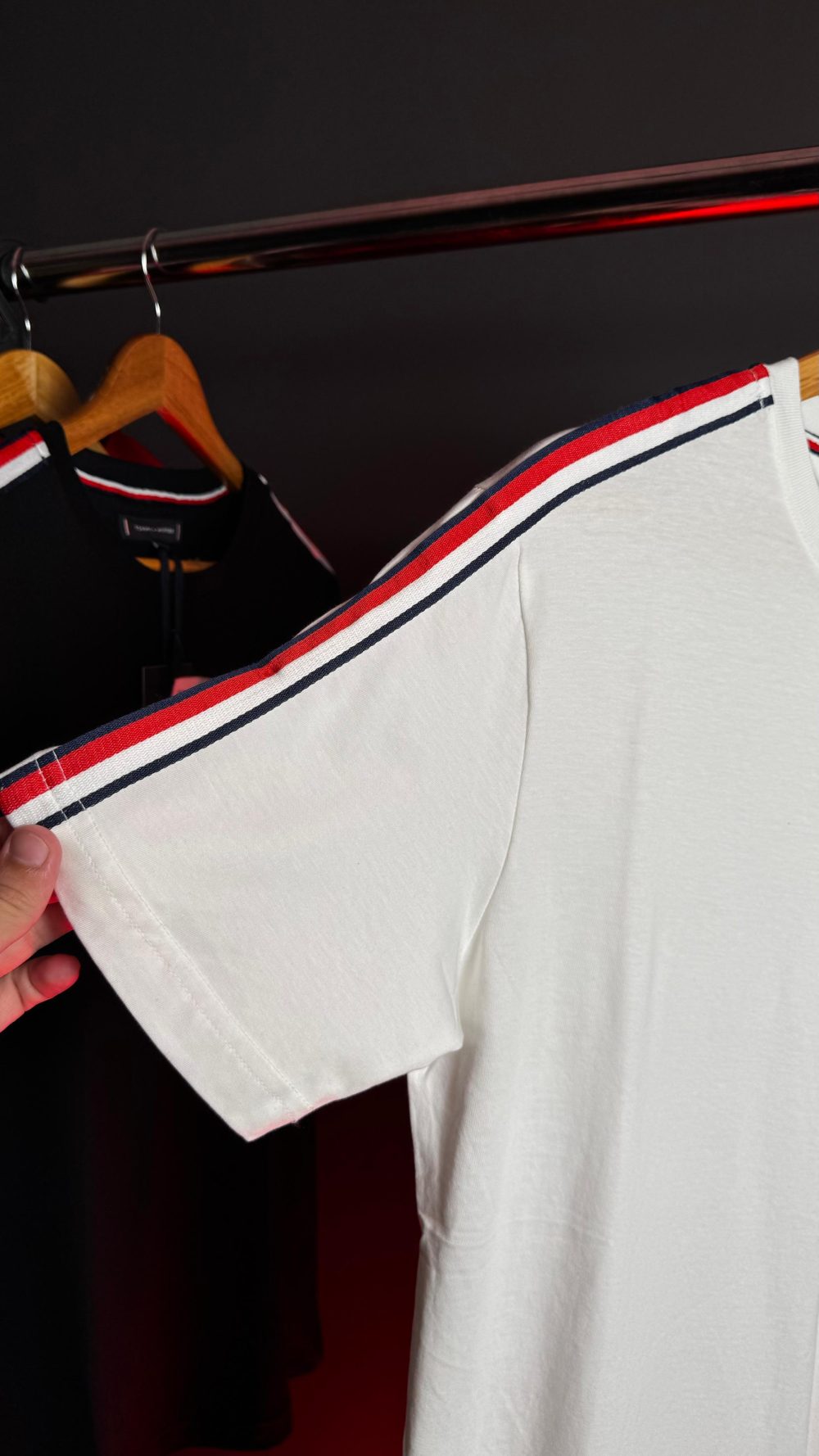 GRIFE ITALIANA TOMMY HILFIGER BRANCA - Imagem 2