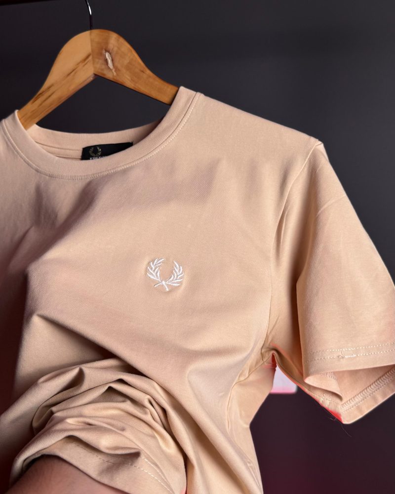 GRIFE ITALIANA FRED PERRY BASICA CARAMELO