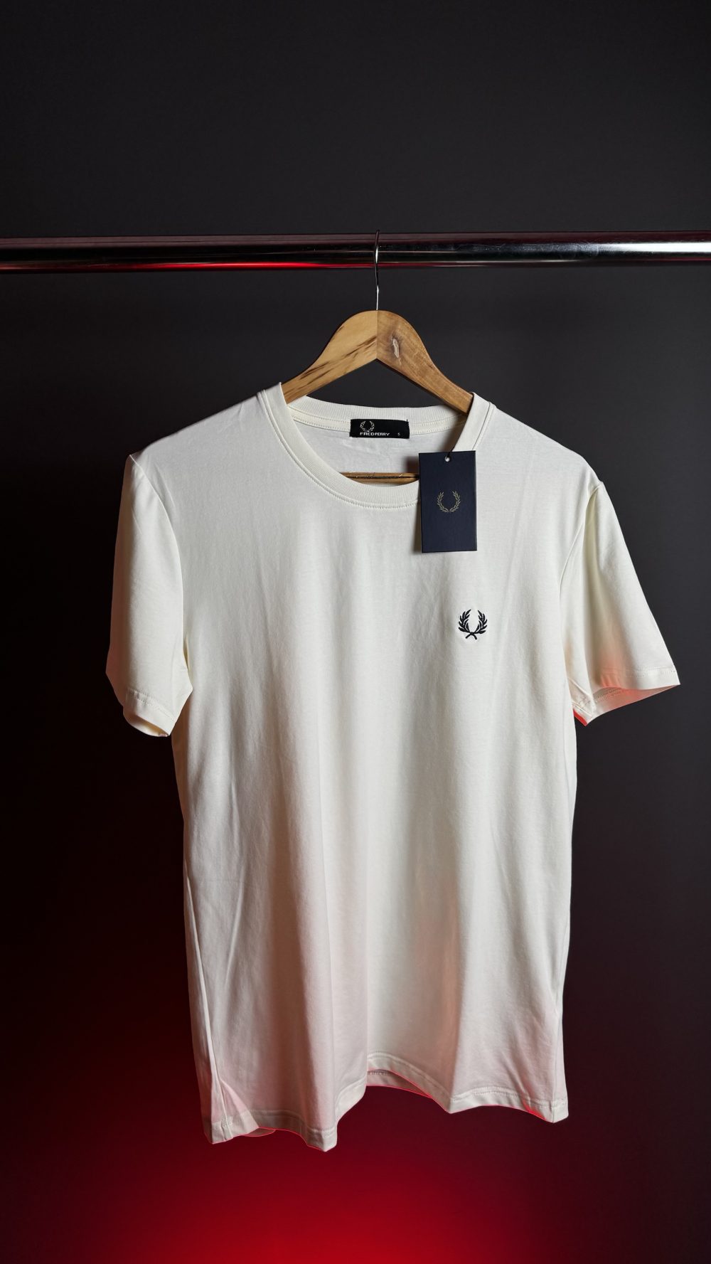 GRIFE ITALIANA FRED PERRY BASICA OFF-WHITE - Imagem 2